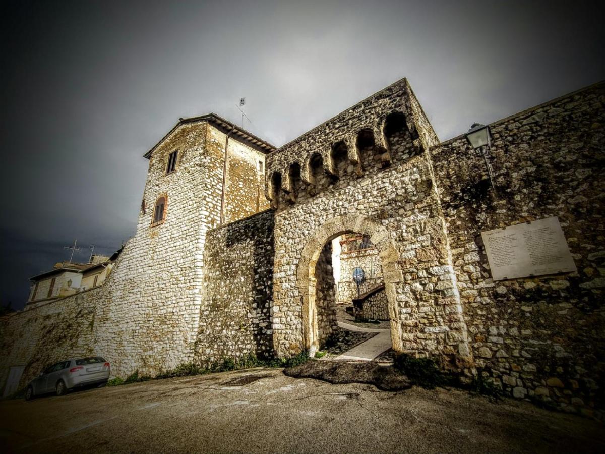Ferienwohnung Borgo Nel Tempo Collestatte Exterior foto